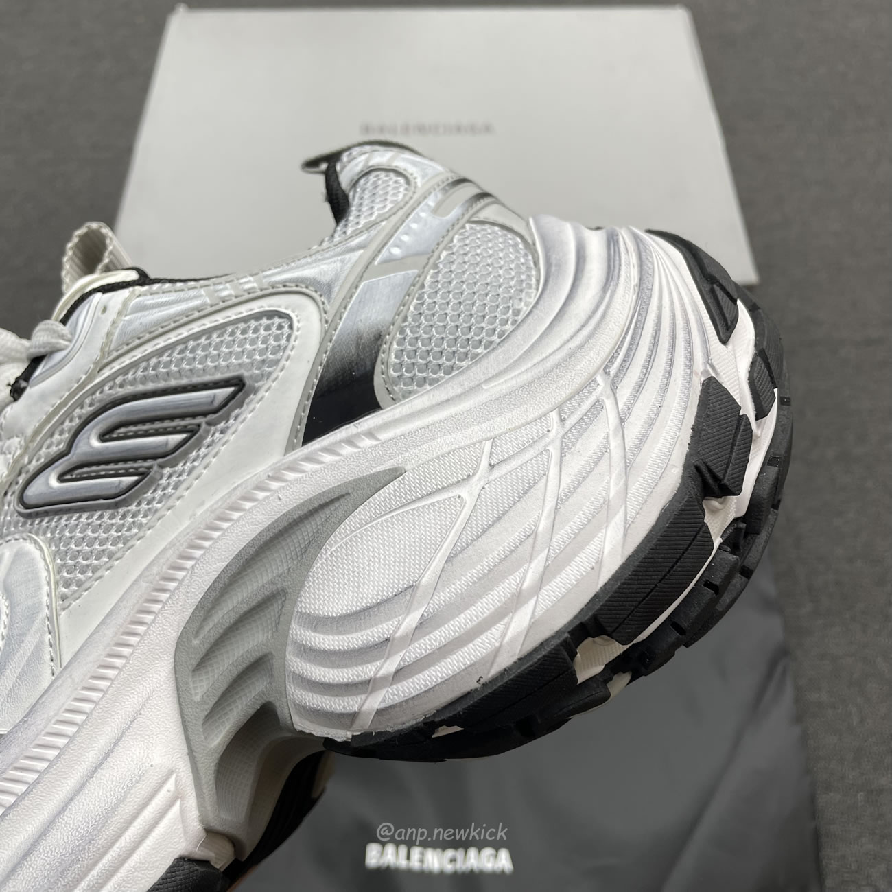 Balenciaga Fall 2024 10xl White 784344 W2mv2 9110 (6) - www.newkick.vip